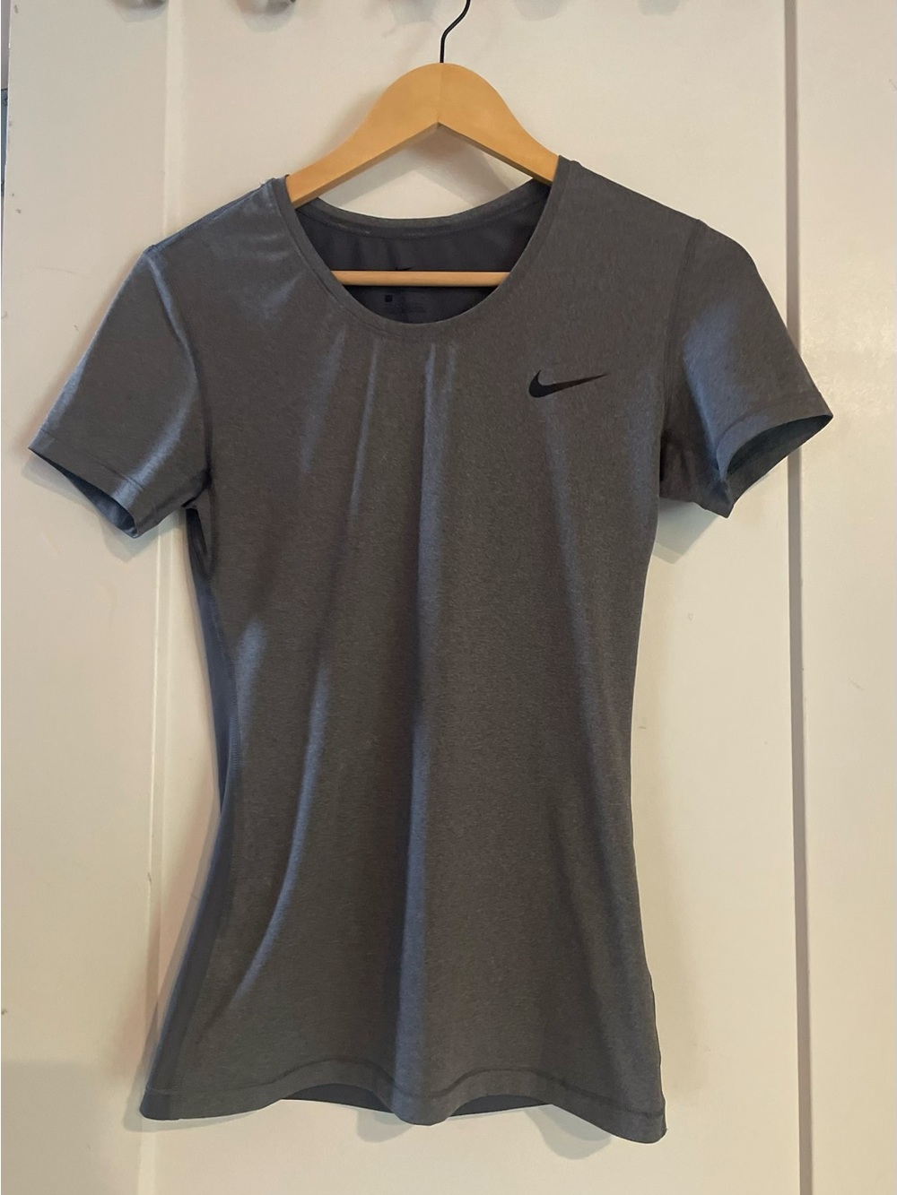 Nike Pro Cool Womens Dri-Fit Shirt Grey SS NWT - Size M - Runs Small